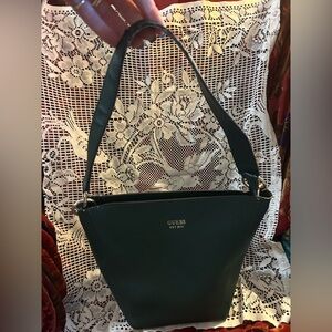 🌲GUESS Authentic Guess 'Cami' Crossbody Bucket Bag 👜 preloved💚make an offer❤️